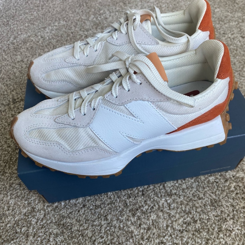 New Balance 327